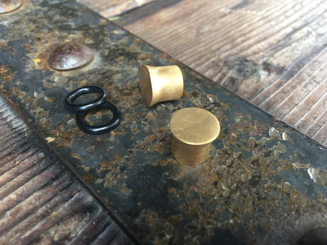 yellow gold capped gauged plug