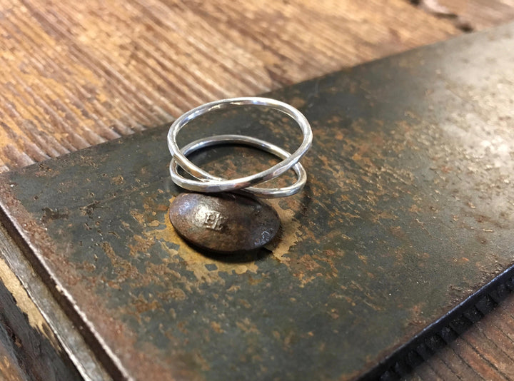 Infinity Cross Over Double Hammered Ring