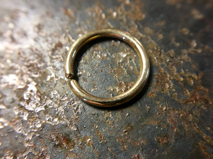 Solid 14 Karat Yellow Gold Seam Ring